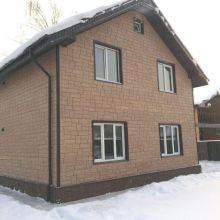 Готовые окна из профиля Veka Proline 70 мм на первом и втором этаже.